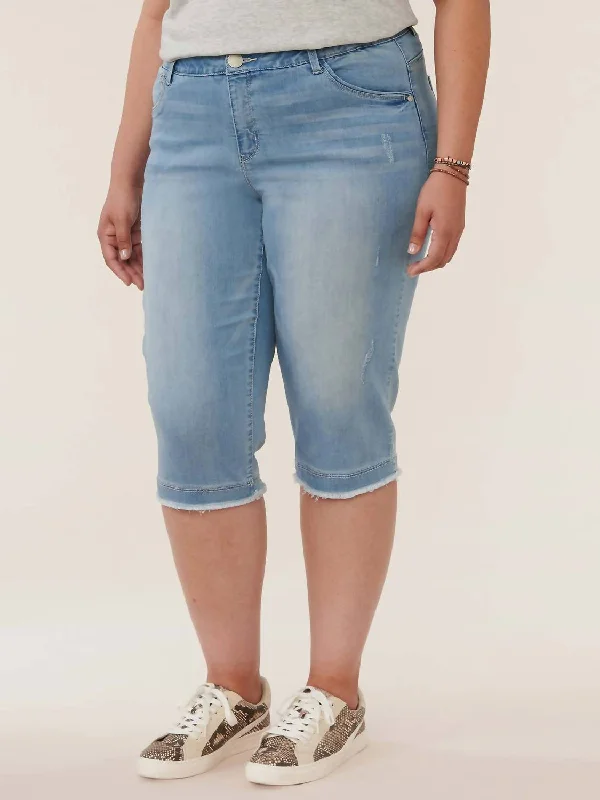 Huge Savings Fray Hem Skimmer Jeans - Plus In Light Wash