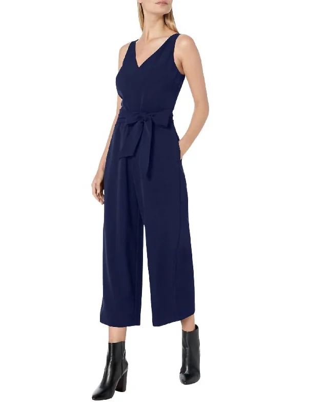 Great Bargain Sleeveless V-Neck Jumpsuit In Blue