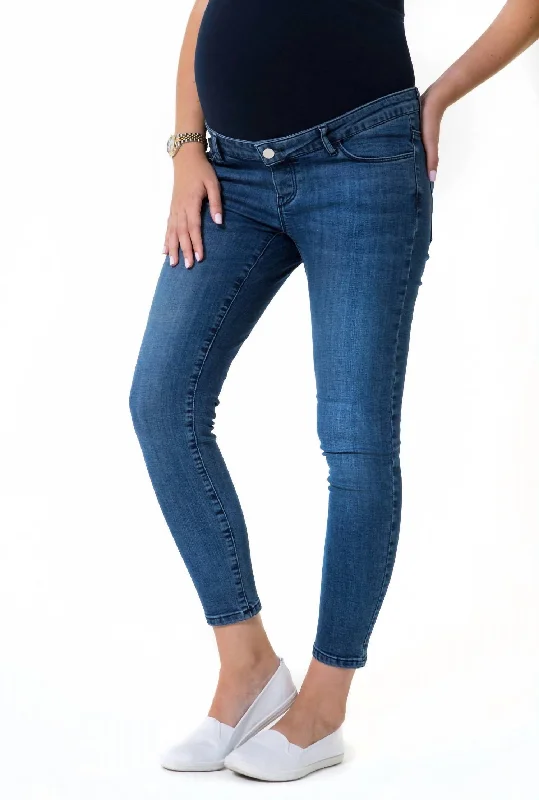 Can't Beat Maternity Skinny Jeans In Classic Blue