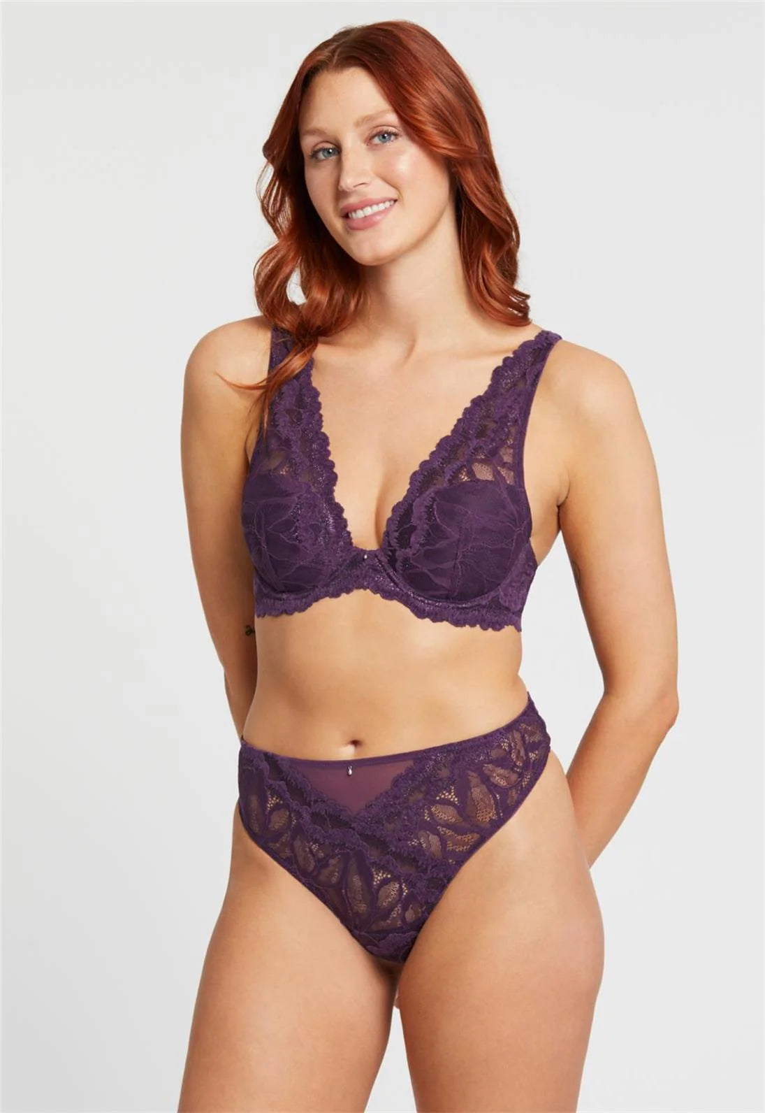 Weekend Offers That Tempt Royale Lace Thong In Pinot - Montelle